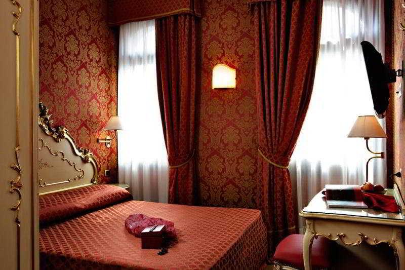 Ca' Pedrocchi Guest house 2*